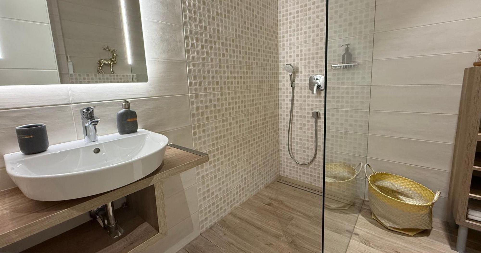 Mojca - Apartmaji Lena Apartman *