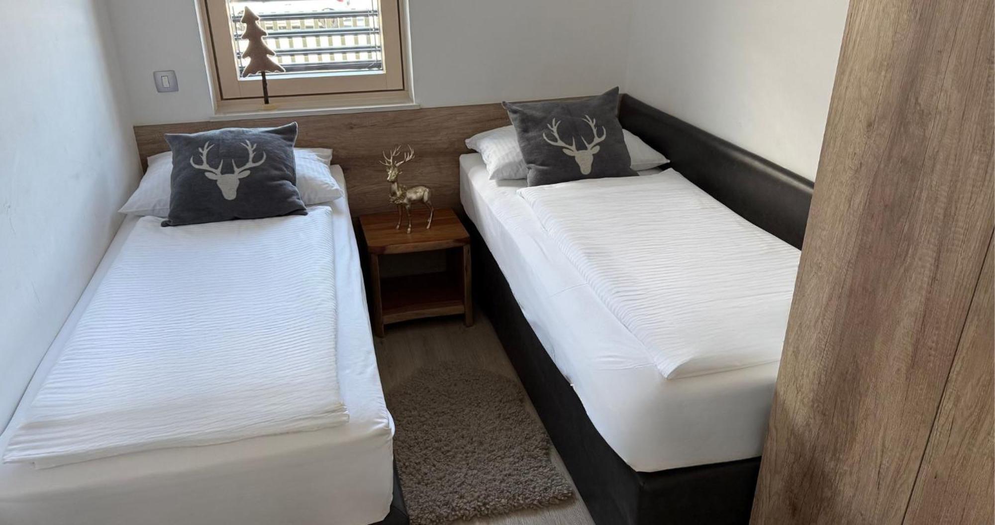 Mojca - Apartmaji Lena *