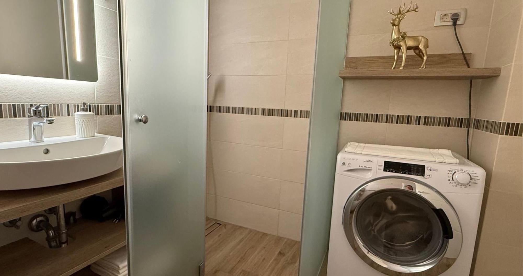 Apartma Mojca - Apartmaji Lena *